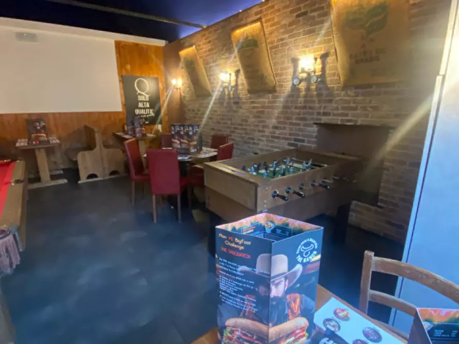 Immagine 11 di Attività commerciale in vendita  in calata pietro sbarbaro a Savona