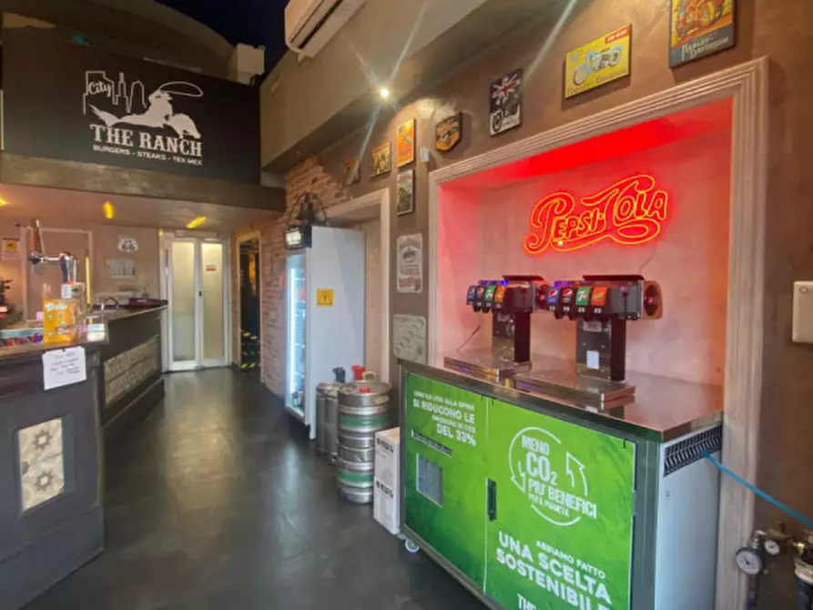 Immagine 16 di Attività commerciale in vendita  in calata pietro sbarbaro a Savona