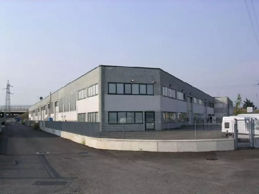 Immagine 1 di Capannone industriale in affitto  a San Giovanni Lupatoto