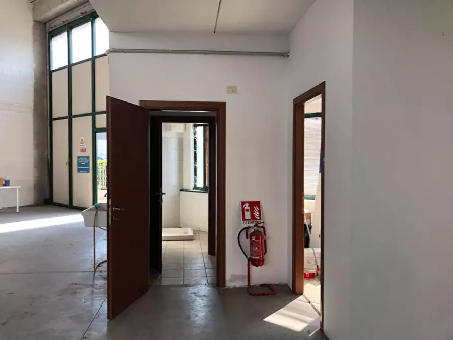 Immagine 2 di Capannone industriale in affitto  a San Giovanni Lupatoto
