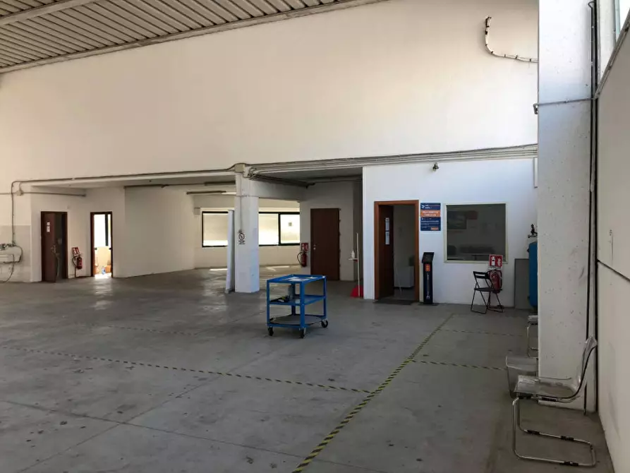 Immagine 10 di Capannone industriale in affitto  a San Giovanni Lupatoto