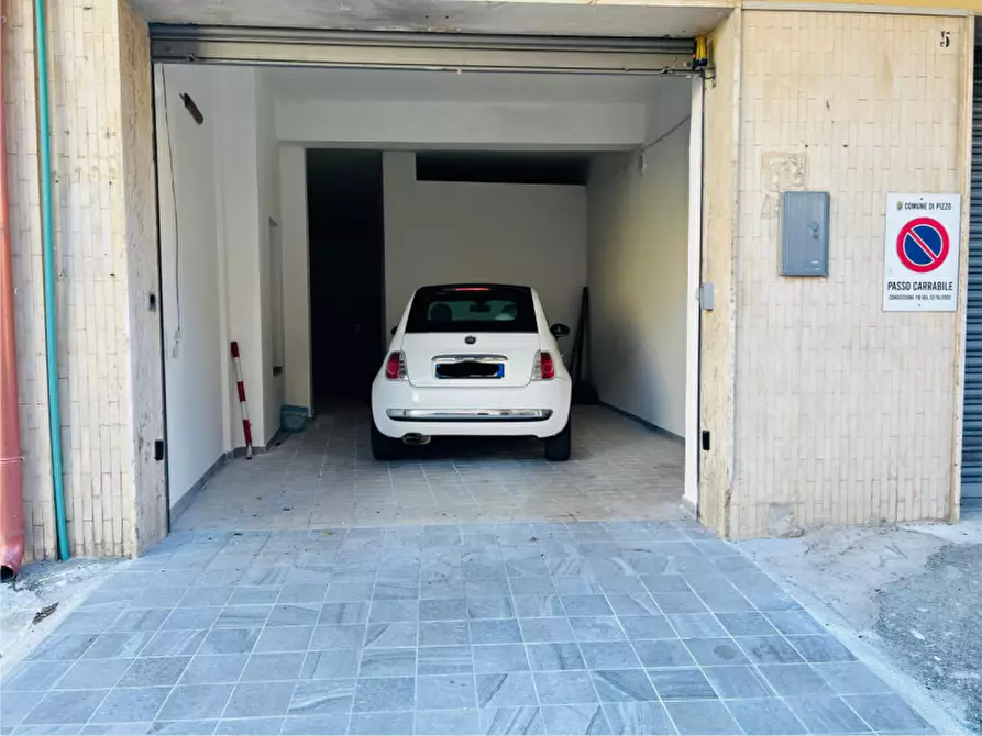 Immagine 1 di Magazzino in vendita  in Via della Libertà a Pizzo