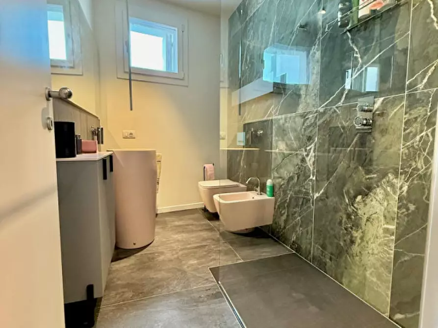 Immagine 13 di Attico in vendita  in Strada Budellungo a Parma