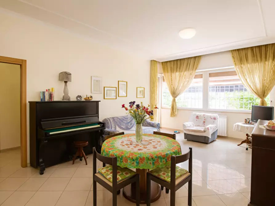 Immagine 2 di Appartamento in vendita  in Via Pietro Adami a Roma