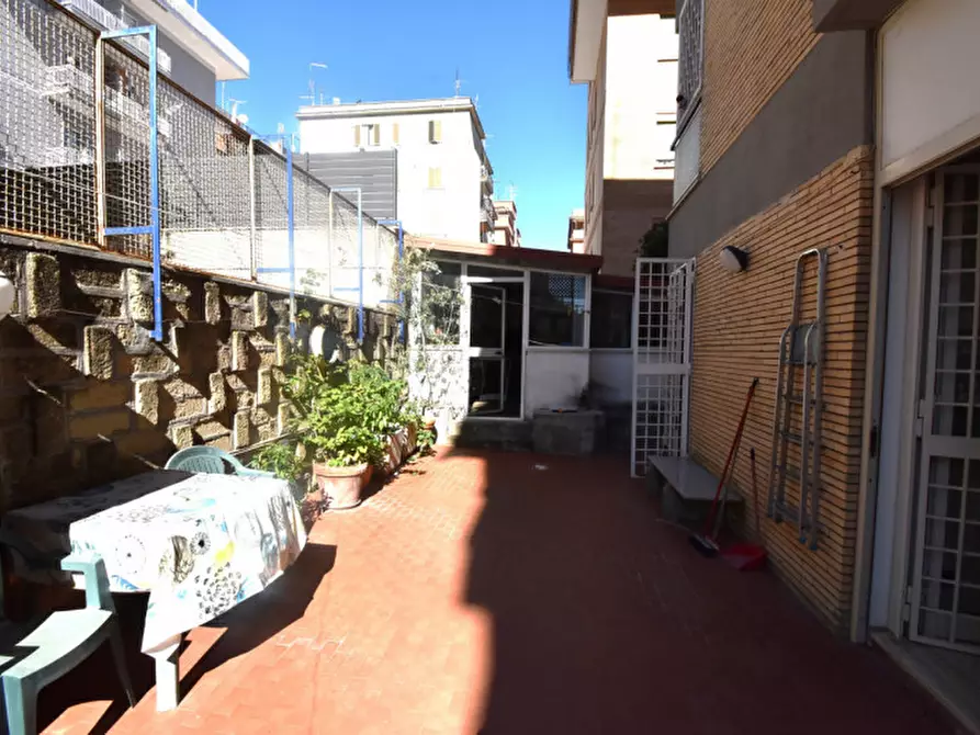 Immagine 35 di Appartamento in vendita  in Via Pietro Adami a Roma