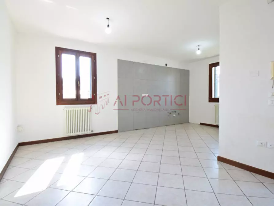 Immagine 1 di Casa trifamiliare in vendita  in Via Quattro Novembre a Brugine