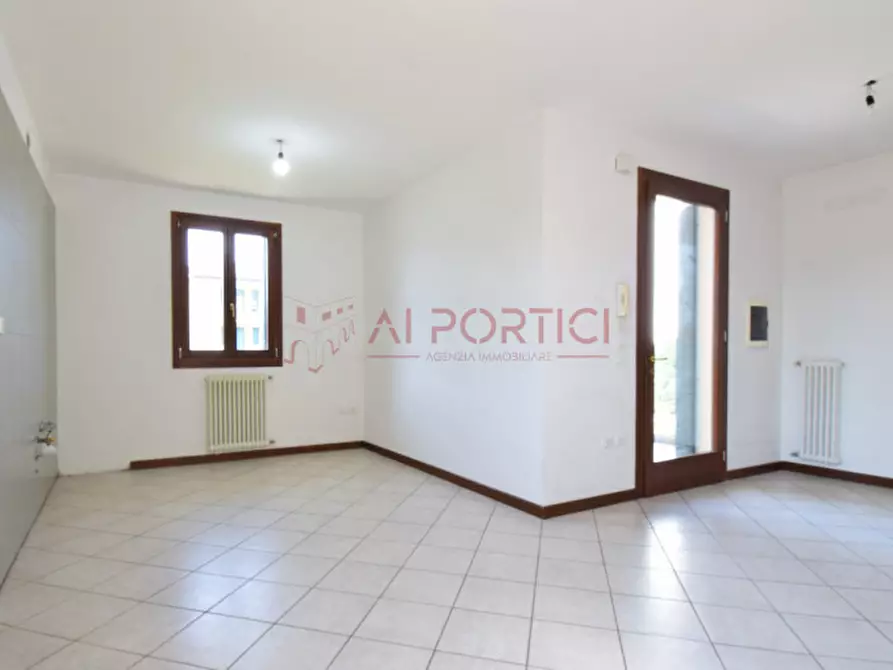 Immagine 2 di Casa trifamiliare in vendita  in Via Quattro Novembre a Brugine