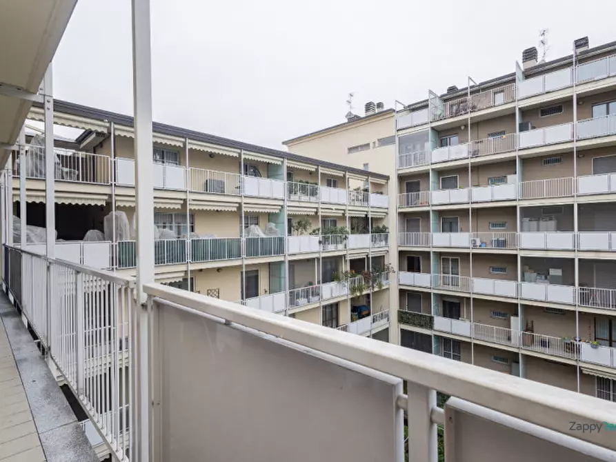 Immagine 13 di Camera in affitto  in Via Jan Palach a Milano