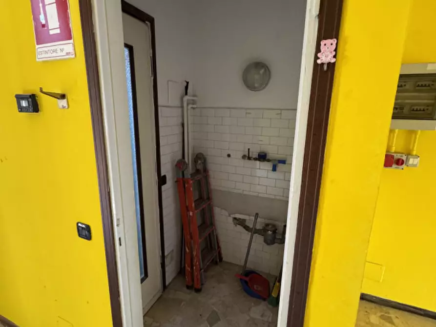 Immagine 6 di Negozio in vendita  in Via San Domenico Savio 15 a Rho