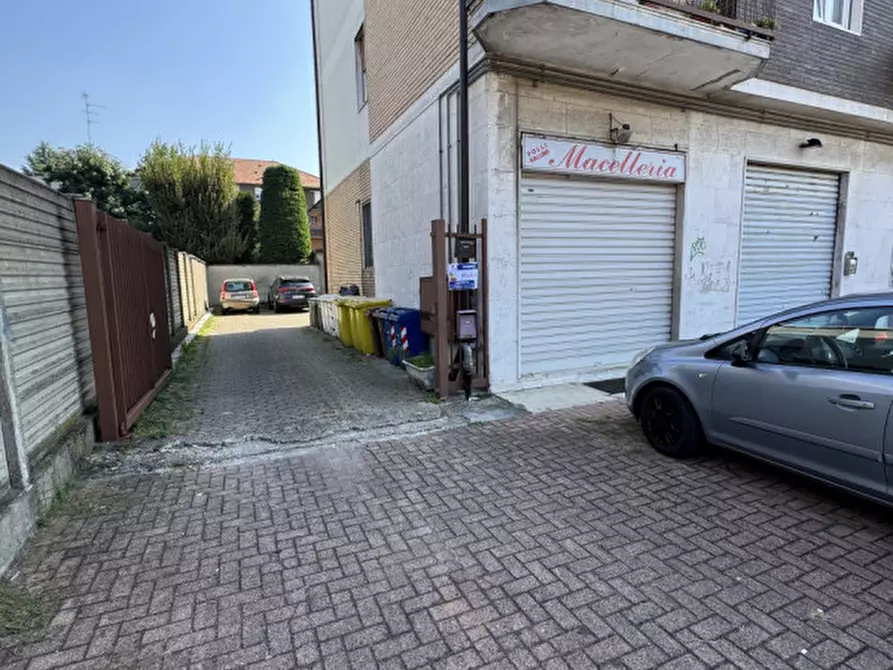 Immagine 10 di Negozio in vendita  in Via San Domenico Savio 15 a Rho