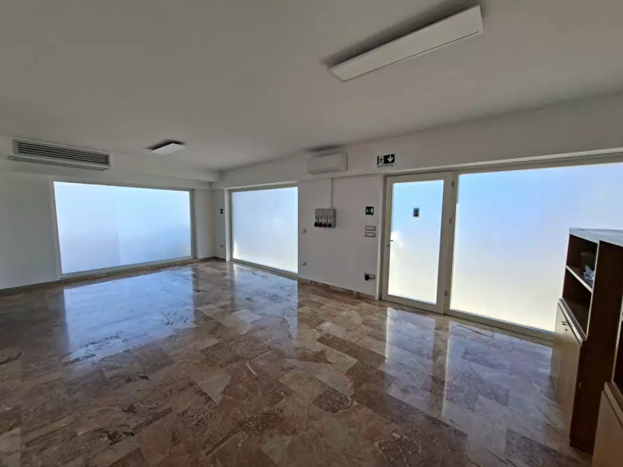 Immagine 1 di Negozio in affitto  in Via Porto Menai a Mira