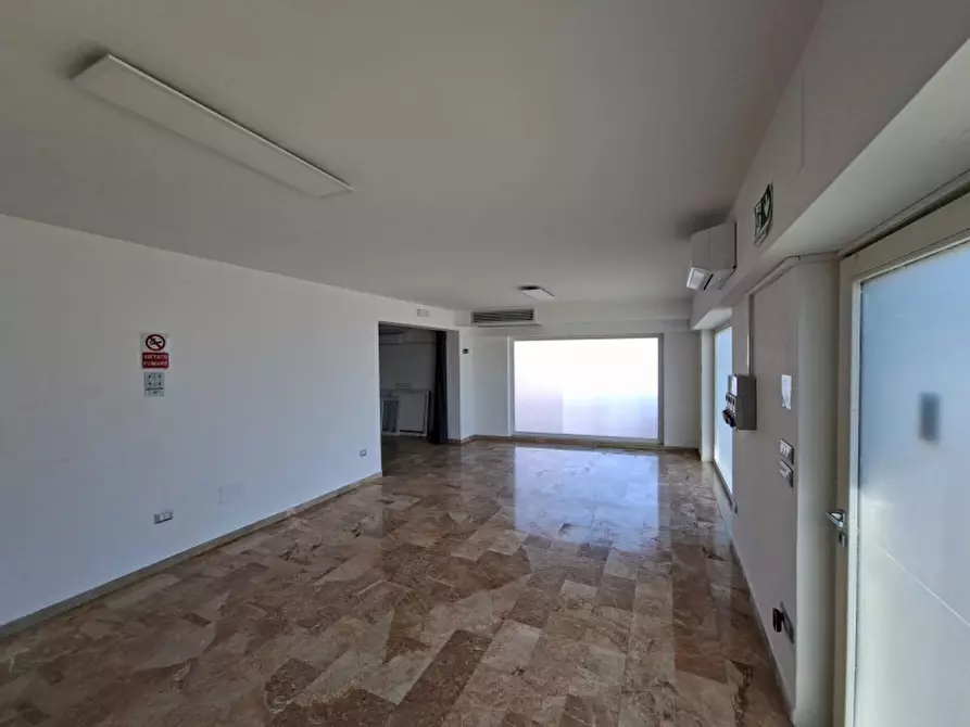 Immagine 2 di Negozio in affitto  in Via Porto Menai a Mira