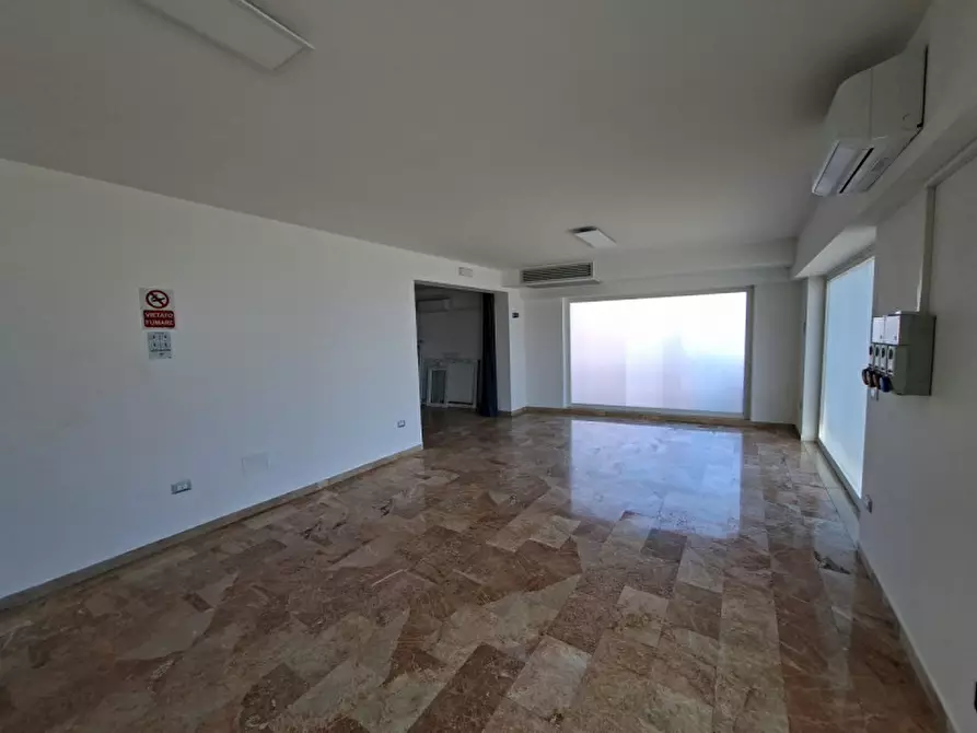 Immagine 3 di Negozio in affitto  in Via Porto Menai a Mira