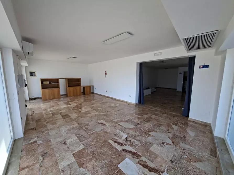 Immagine 4 di Negozio in affitto  in Via Porto Menai a Mira