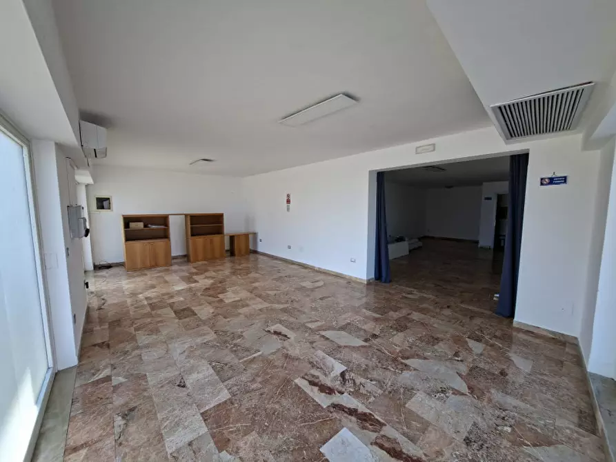 Immagine 5 di Negozio in affitto  in Via Porto Menai a Mira