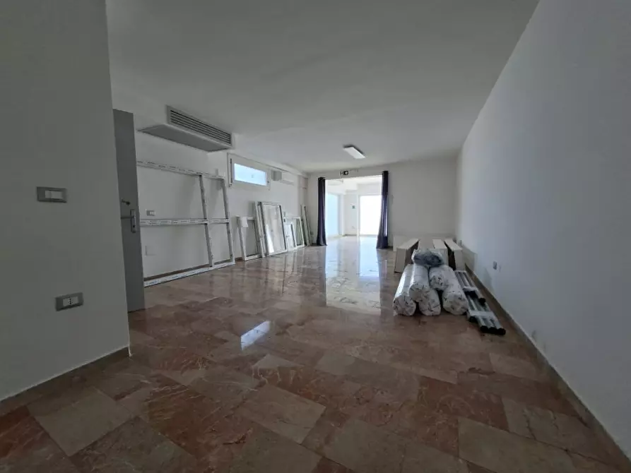 Immagine 9 di Negozio in affitto  in Via Porto Menai a Mira
