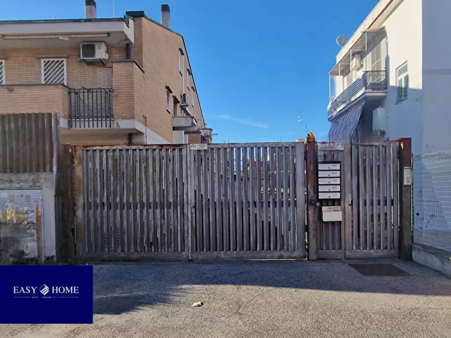 Immagine 2 di Garage in vendita  in Via Orazio Borgianni a Roma
