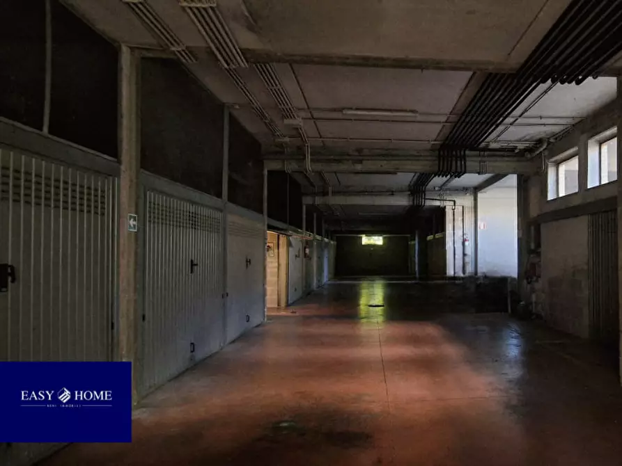 Immagine 4 di Garage in vendita  in Via Orazio Borgianni a Roma