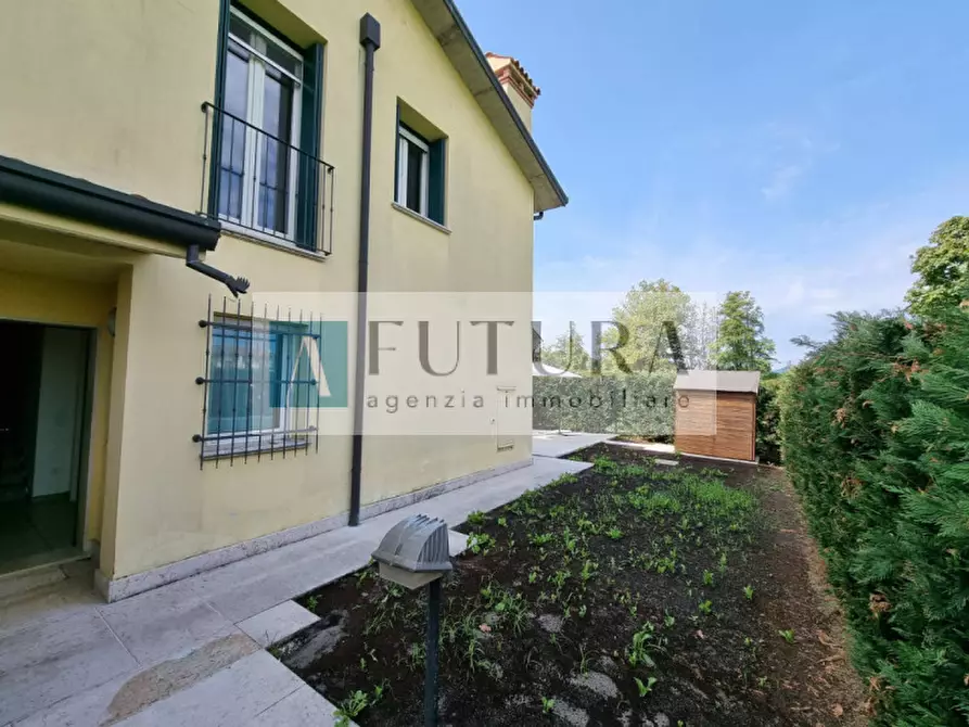 Immagine 1 di Villetta a schiera in affitto  in strada statale pasubio, 151 a Vicenza