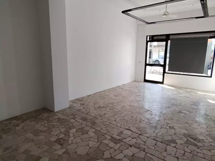 Immagine 3 di Negozio in vendita  in Via Bissuola 123 a Venezia