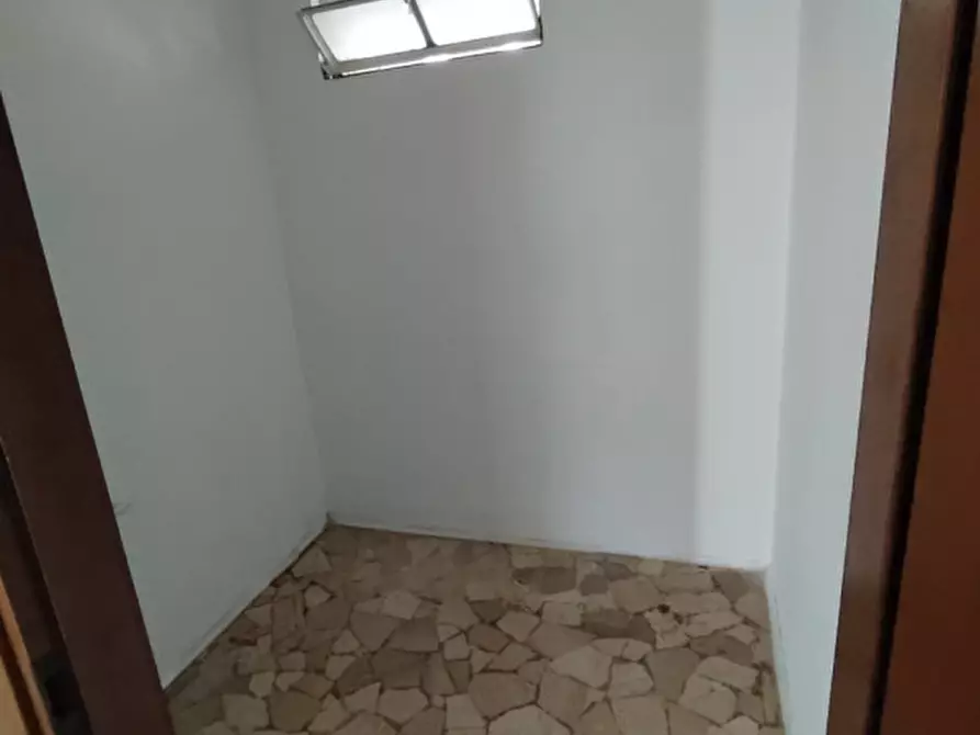 Immagine 7 di Negozio in vendita  in Via Bissuola 123 a Venezia