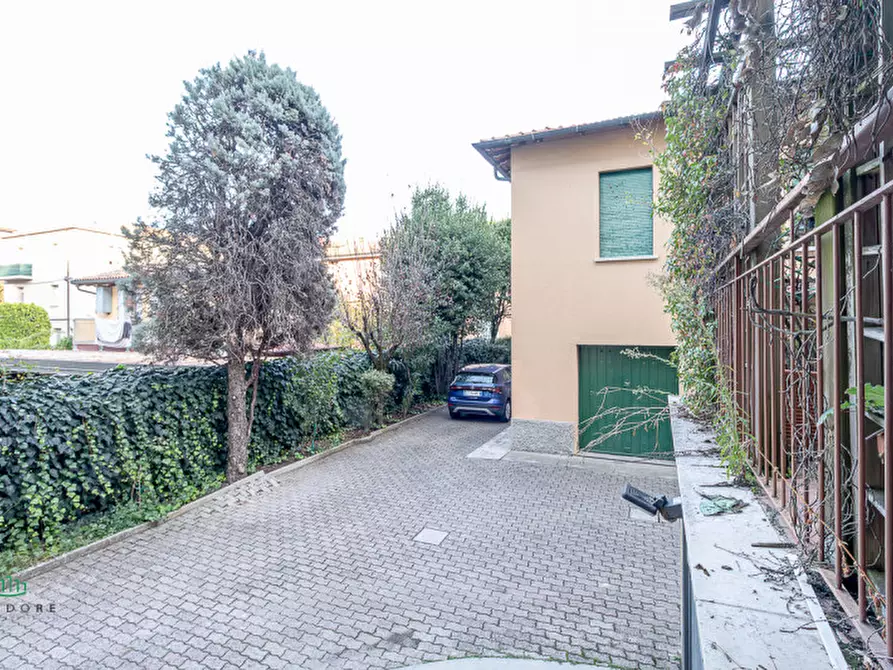 Immagine 10 di Appartamento in vendita  in VIA PARISIO 11 a Bologna