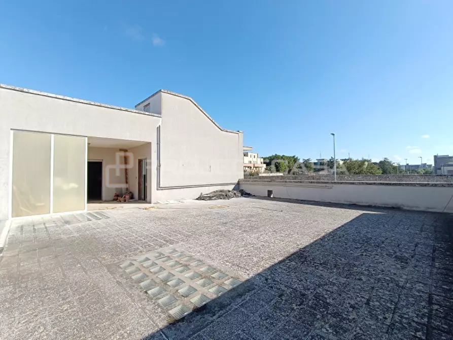 Immagine 20 di Negozio in vendita  in Via Scorrano a Maglie