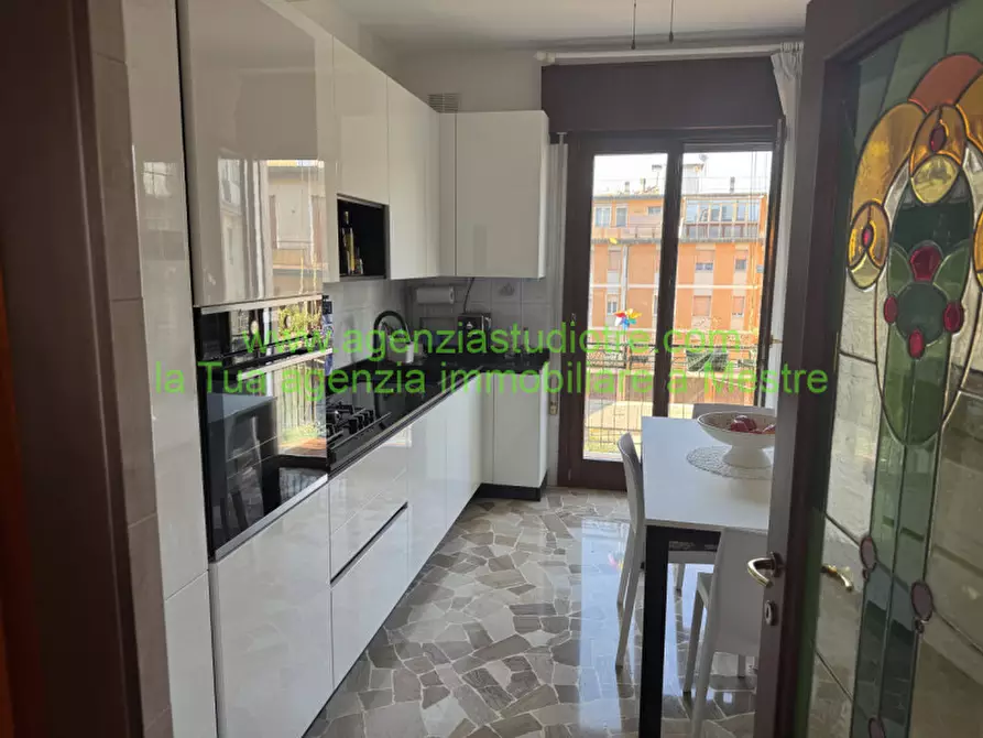 Immagine 1 di Appartamento in vendita  in Via Giovanni Gerlin 10 a Venezia