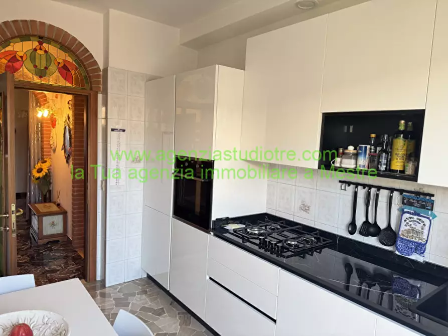 Immagine 2 di Appartamento in vendita  in Via Giovanni Gerlin 10 a Venezia