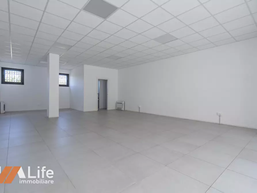 Immagine 5 di Negozio in affitto  in Viale Riviera Berica 59 a Longare