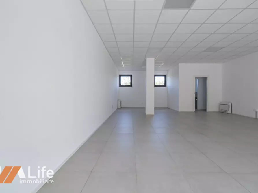 Immagine 6 di Negozio in affitto  in Viale Riviera Berica 59 a Longare