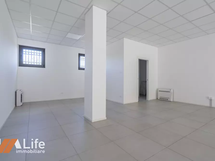 Immagine 7 di Negozio in affitto  in Viale Riviera Berica 59 a Longare