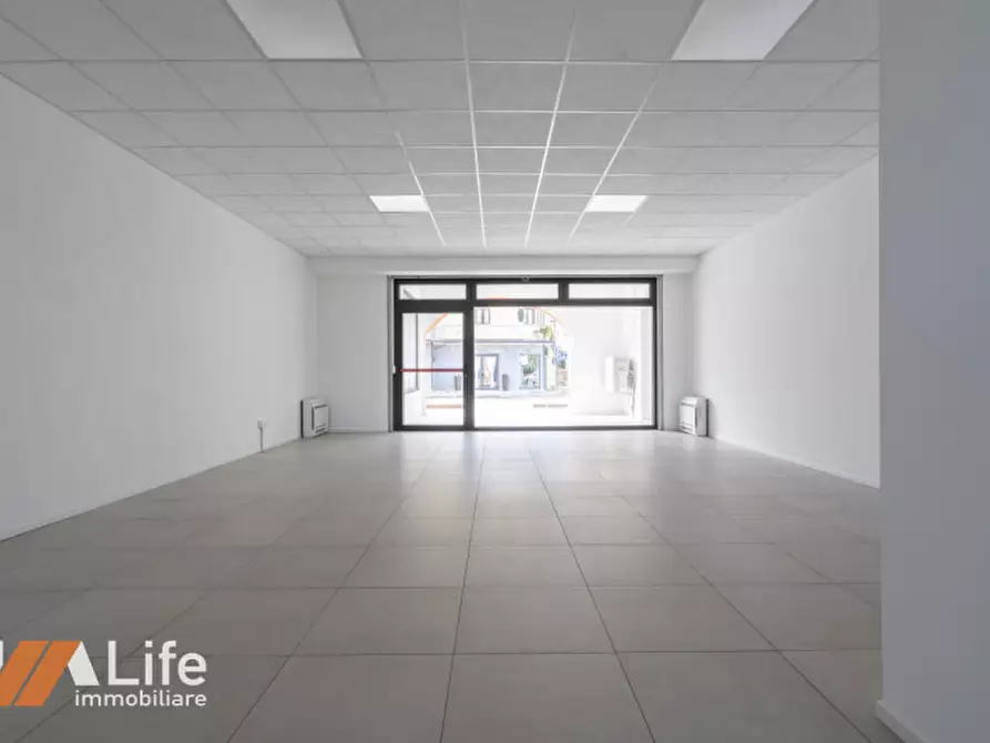 Immagine 8 di Negozio in affitto  in Viale Riviera Berica 59 a Longare