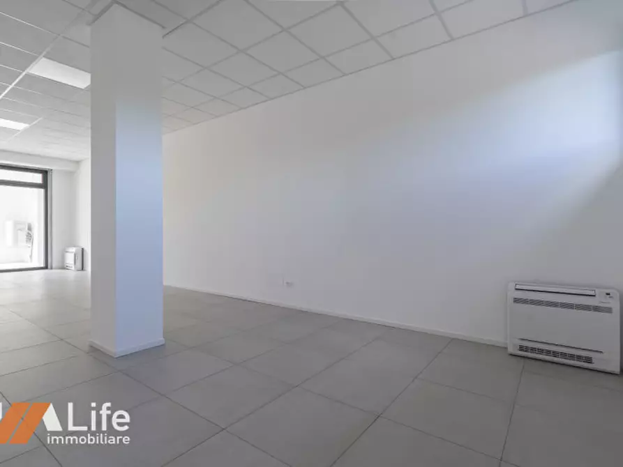 Immagine 9 di Negozio in affitto  in Viale Riviera Berica 59 a Longare