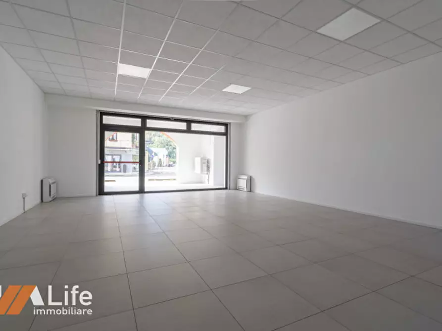 Immagine 12 di Negozio in affitto  in Viale Riviera Berica 59 a Longare