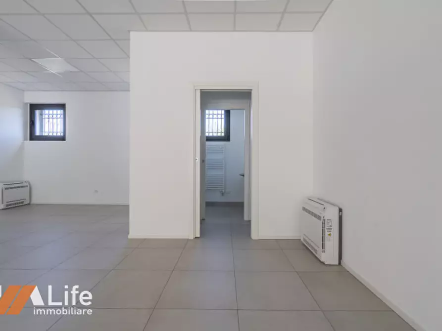 Immagine 13 di Negozio in affitto  in Viale Riviera Berica 59 a Longare