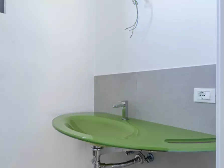 Immagine 15 di Negozio in affitto  in Viale Riviera Berica 59 a Longare