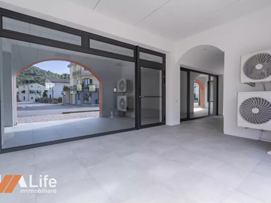 Immagine 1 di Negozio in affitto  in Viale Riviera Berica 59 a Longare