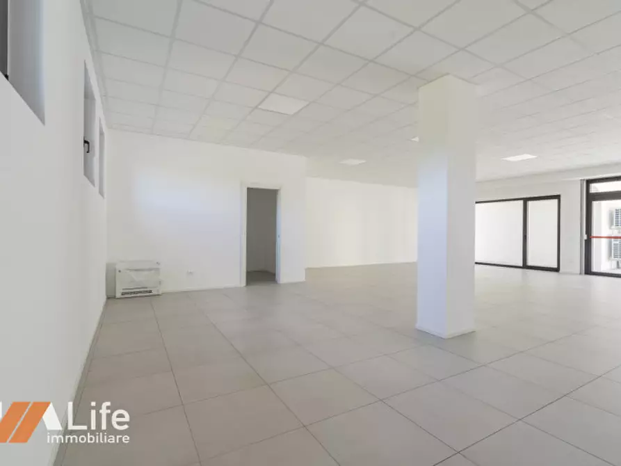 Immagine 4 di Negozio in affitto  in Viale Riviera Berica 59 a Longare