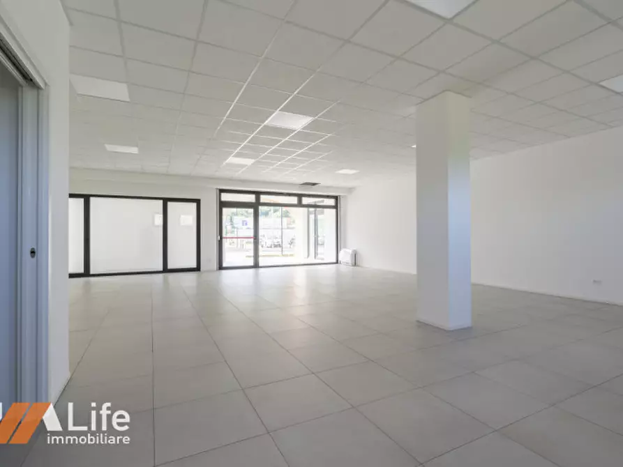 Immagine 6 di Negozio in affitto  in Viale Riviera Berica 59 a Longare