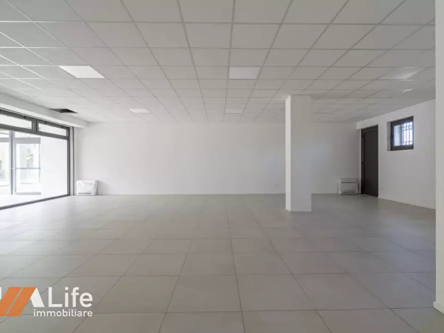 Immagine 8 di Negozio in affitto  in Viale Riviera Berica 59 a Longare