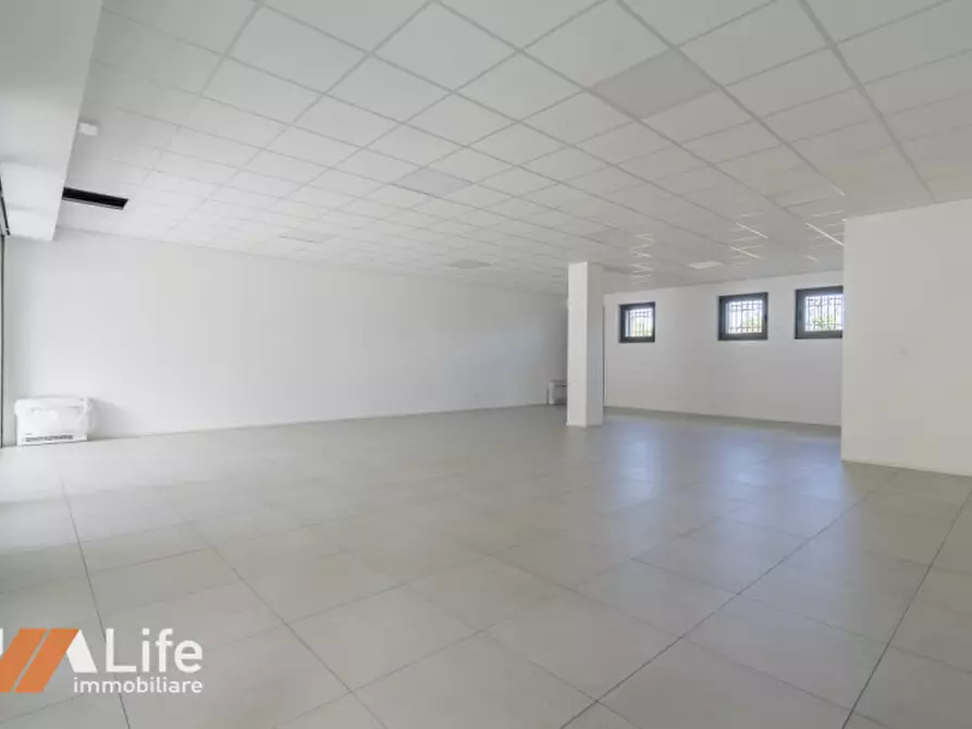 Immagine 10 di Negozio in affitto  in Viale Riviera Berica 59 a Longare