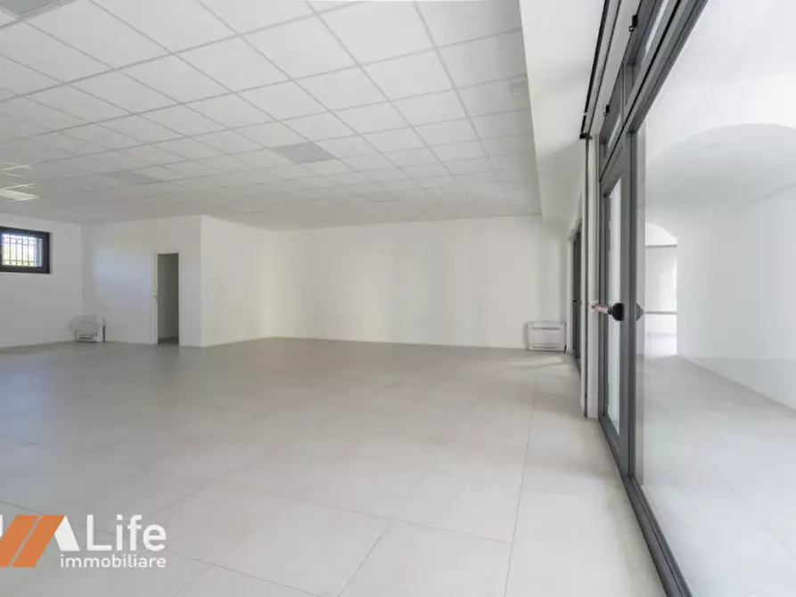 Immagine 12 di Negozio in affitto  in Viale Riviera Berica 59 a Longare