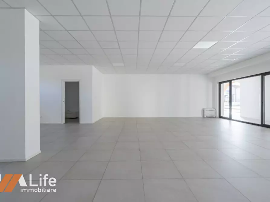 Immagine 13 di Negozio in affitto  in Viale Riviera Berica 59 a Longare