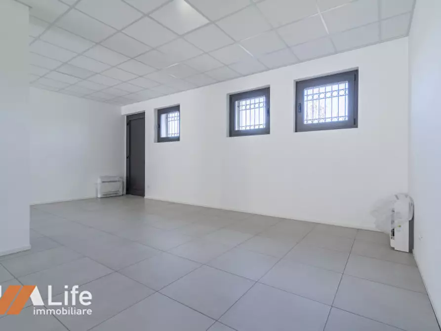 Immagine 14 di Negozio in affitto  in Viale Riviera Berica 59 a Longare