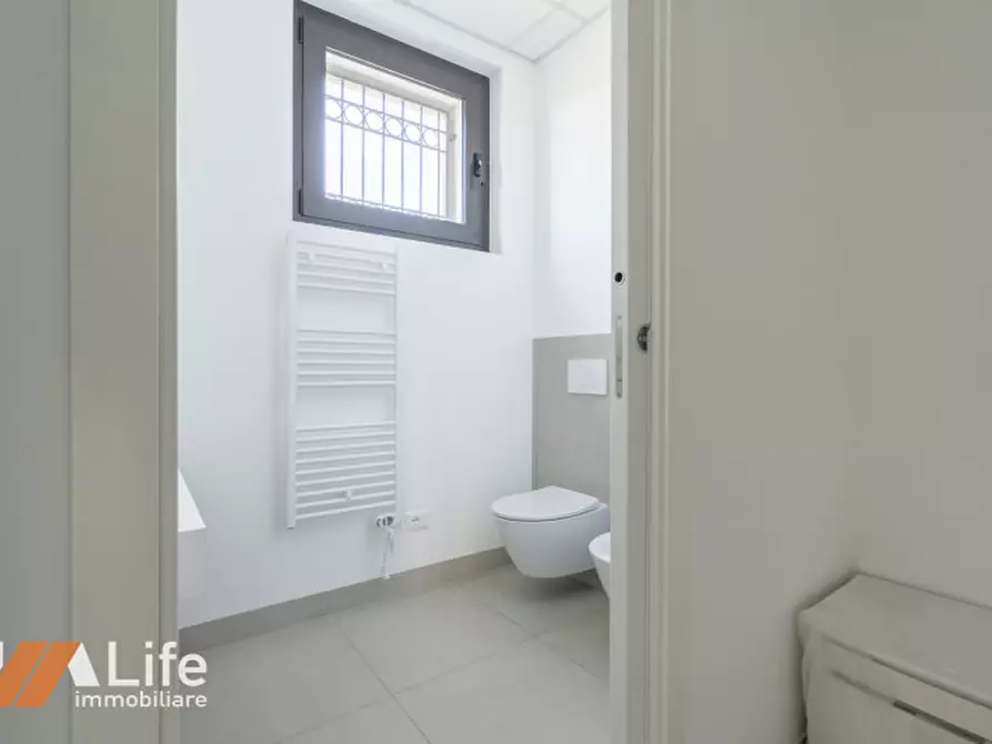 Immagine 15 di Negozio in affitto  in Viale Riviera Berica 59 a Longare