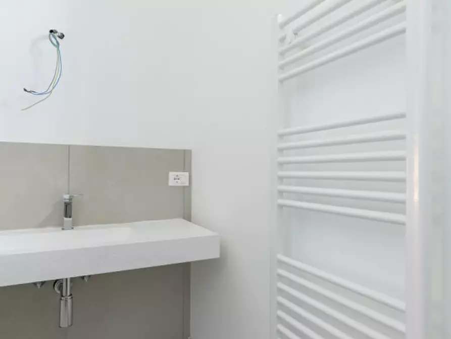 Immagine 18 di Negozio in affitto  in Viale Riviera Berica 59 a Longare