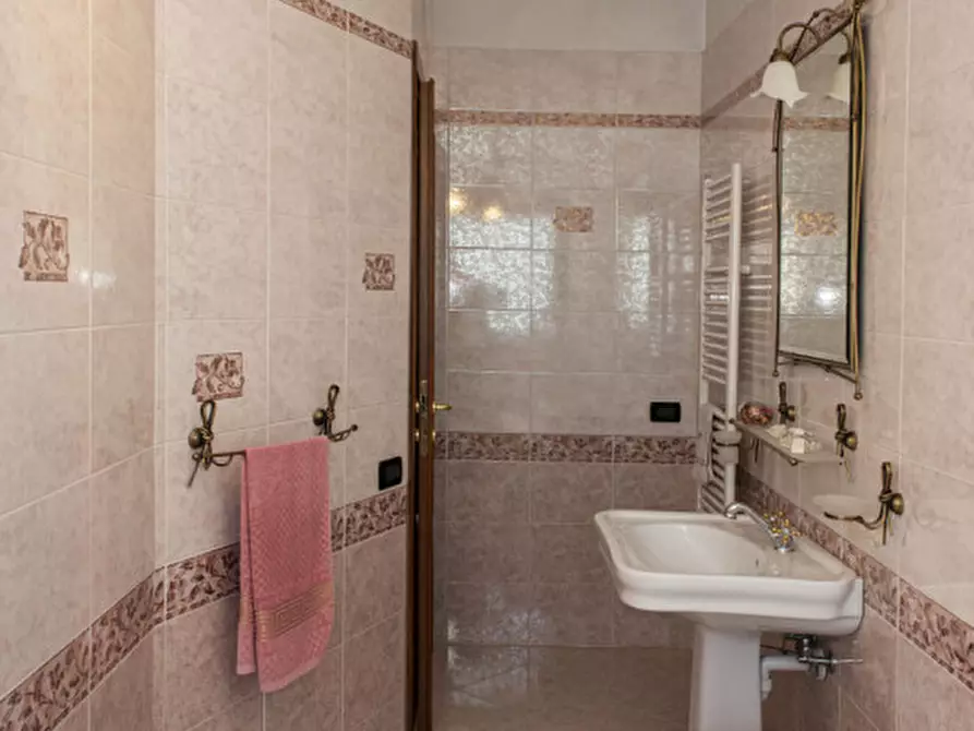 Immagine 25 di Villa in vendita  in Via Alessandro Volta 32 a Nichelino