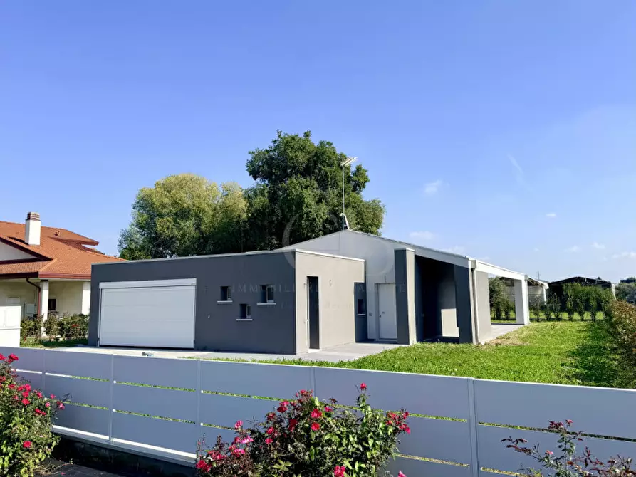 Immagine 1 di Villa in vendita  a Abano Terme