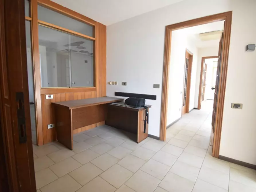 Immagine 3 di Ufficio in vendita  a Quartu Sant'elena